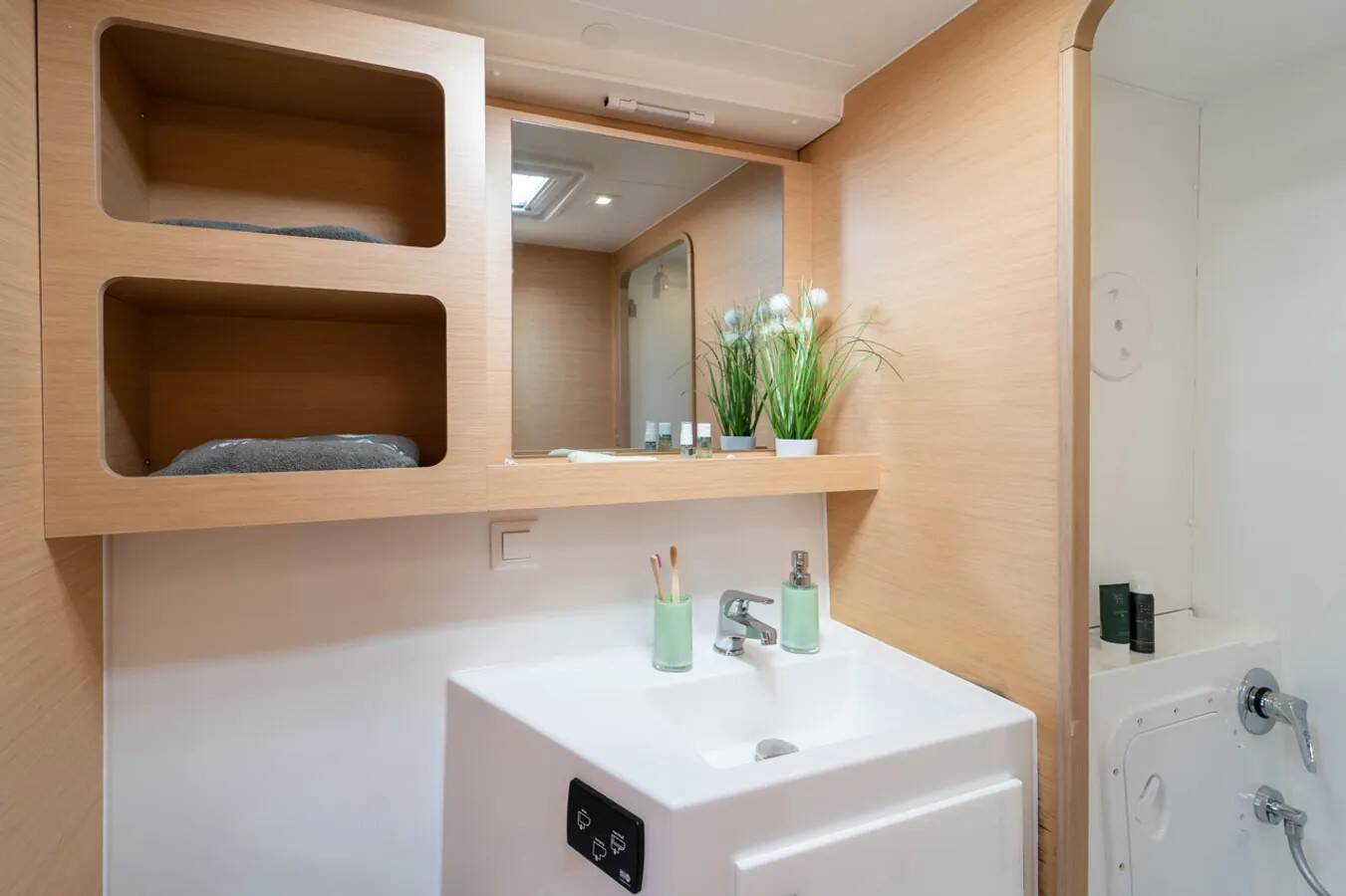 Lagoon 42  - Maximus